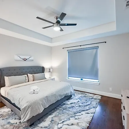 9 Minutes To Downtown Dallas - 1000Mbps - King Suite - 58 In Tv - Games-2