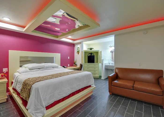 Hotel with view: Romantic Inn & Suites