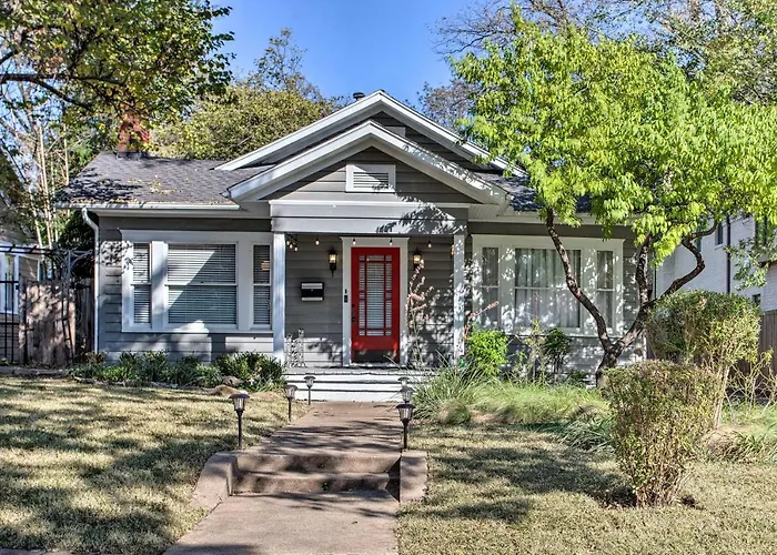 Dallas Couples Retreat Walk To Lower Greenville!